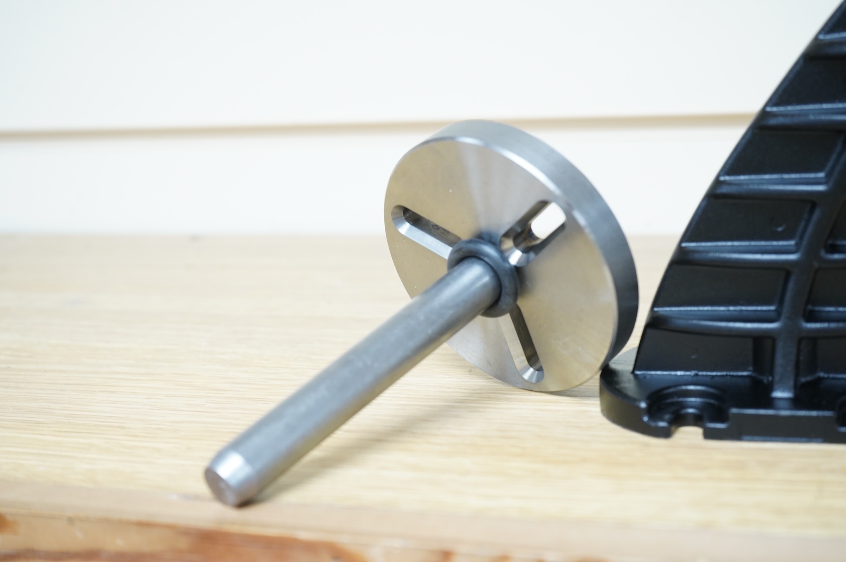 A boxed Veritas Tools wood carver’s vise (vice), (05G20.01) with paperwork